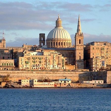 Spacious Apartment Steps To The Promenade Sliema Exterior photo