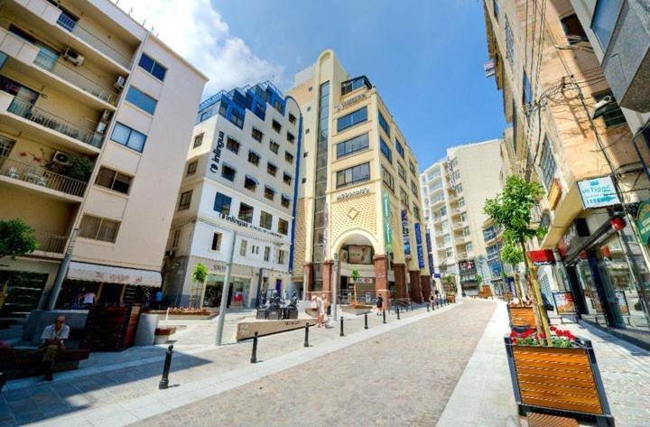 Spacious Apartment Steps To The Promenade Sliema Exterior photo