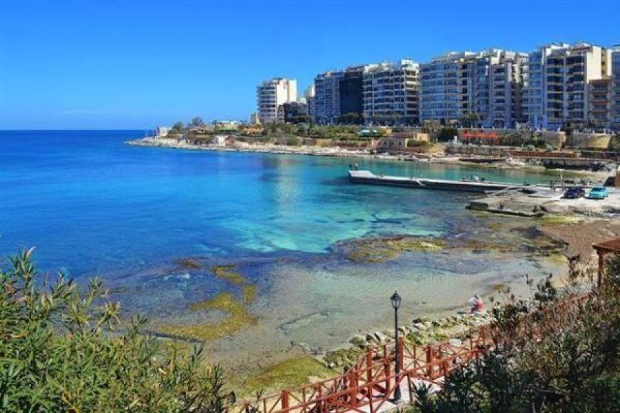 Spacious Apartment Steps To The Promenade Sliema Exterior photo